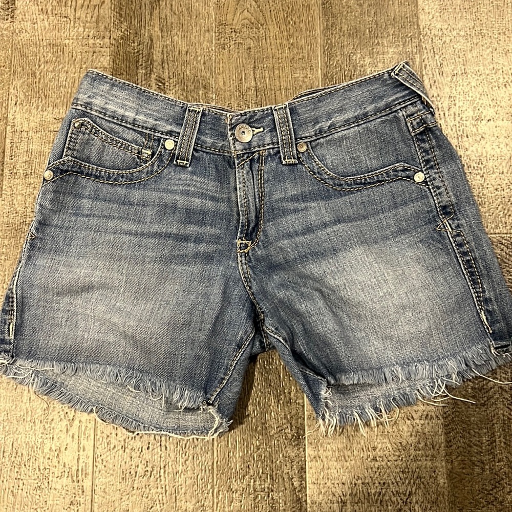 Ariat boyfriend shorts.